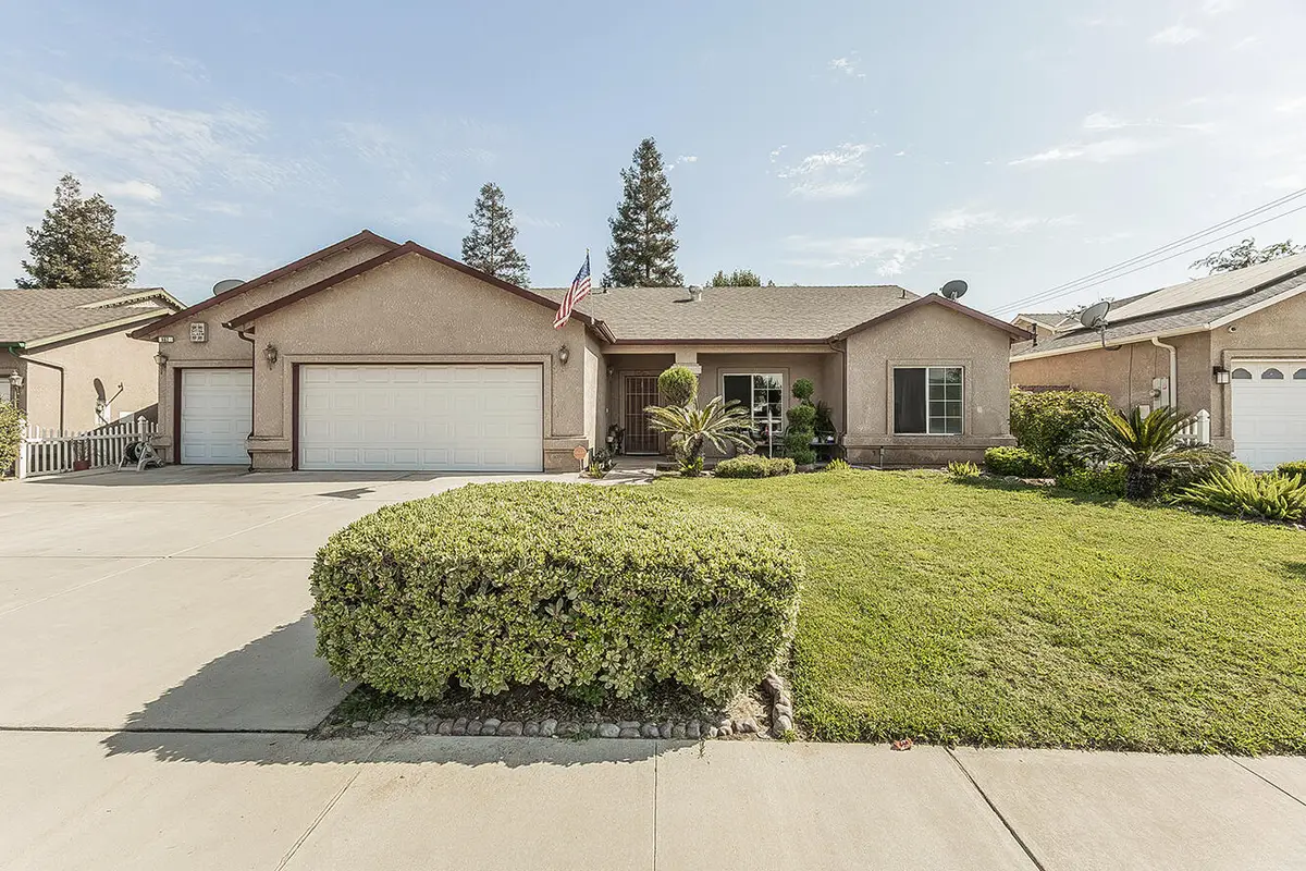 662 W Meadow Lane, Kingsburg, CA 93631 - #1