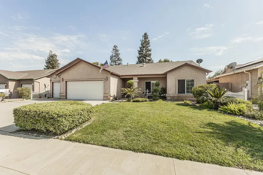 662 W Meadow Lane, Kingsburg, CA 93631 - #2