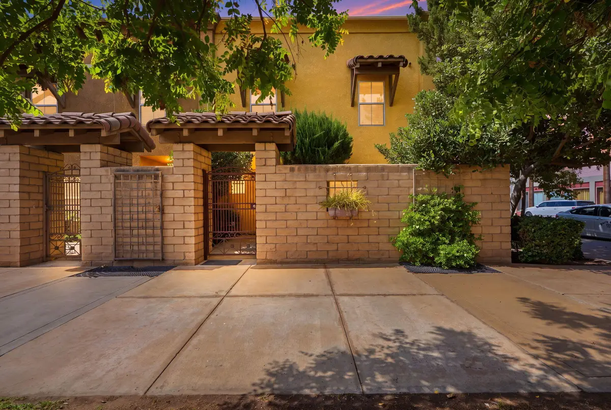 201 N Sweetbriar Avenue, Lindsay, CA 93247 - #1