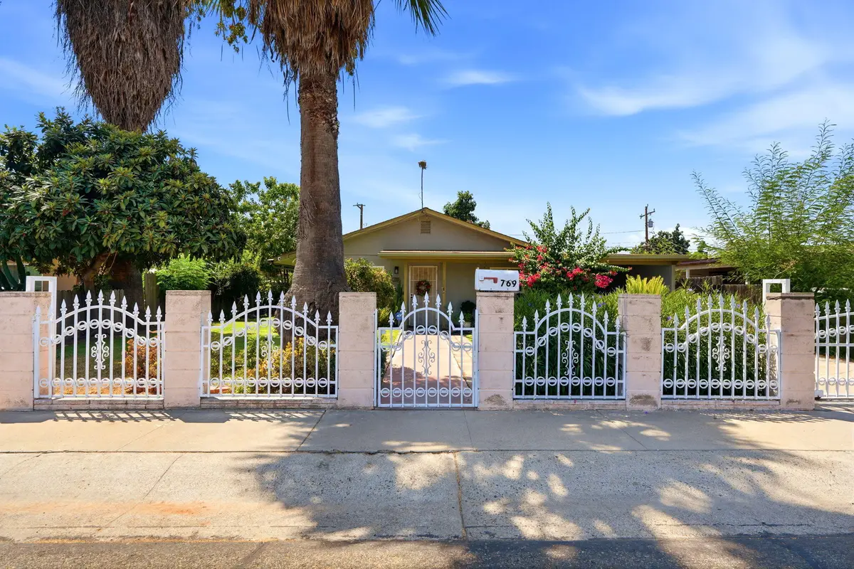 769 N Pine Street, Woodlake, CA 93286 - #1