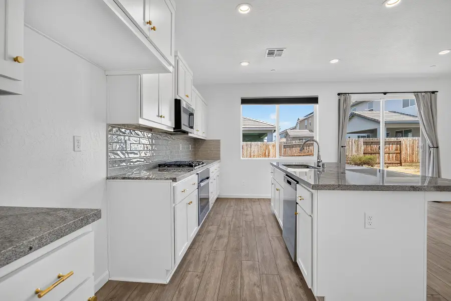 2776 Sand Hills Avenue, Tulare, CA 93274 - #2