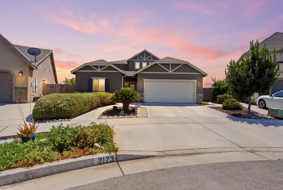 2123 W Hopkins Way, Hanford, CA 93230 - #2
