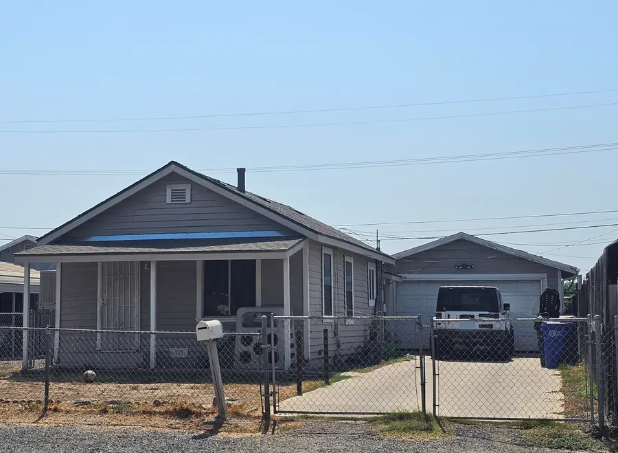 371 N Westside Street, Porterville, CA 93257 - #2