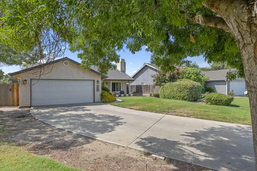 3207 W Packwood Court, Visalia, CA 93277 - #3