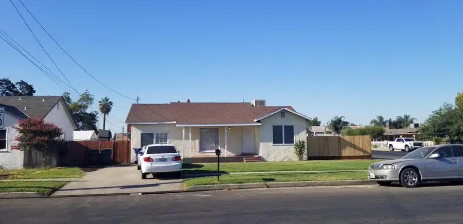 761 W Kern Avenue, Tulare, CA 93274 - #2