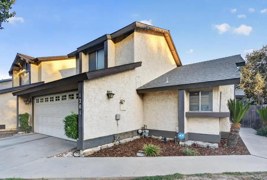 1201 E Ferguson Avenue, Visalia, CA 93292 - #2