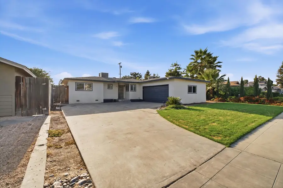 887 N Manor Street, Tulare, CA 93274 - #2