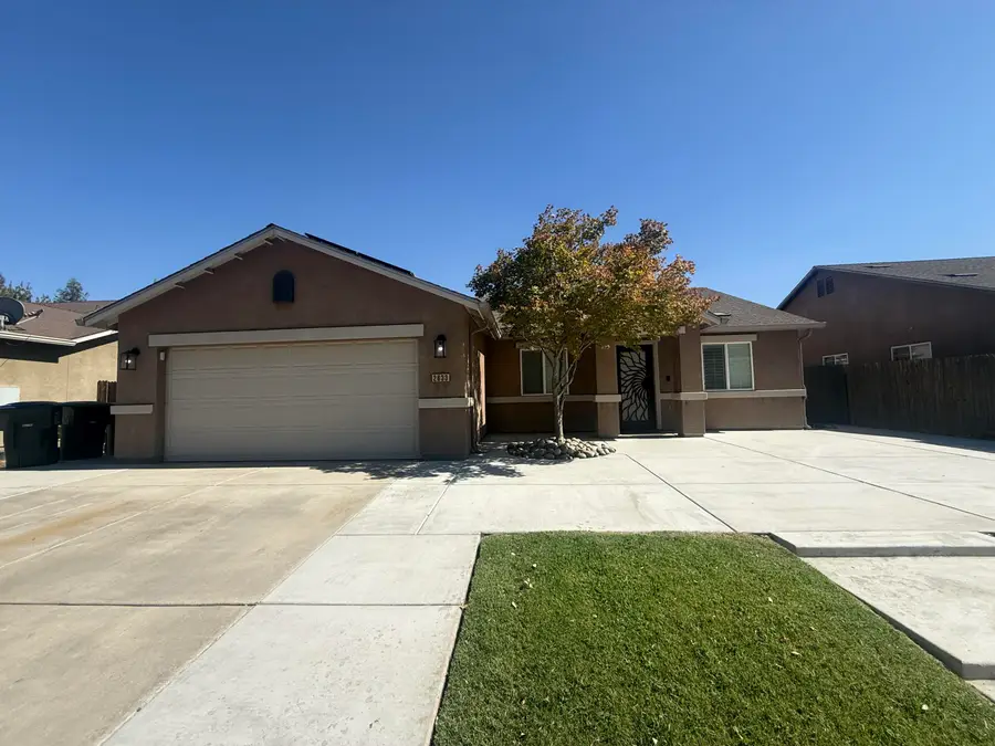 2633 W Prescott Avenue W, Visalia, CA 93291 - #3