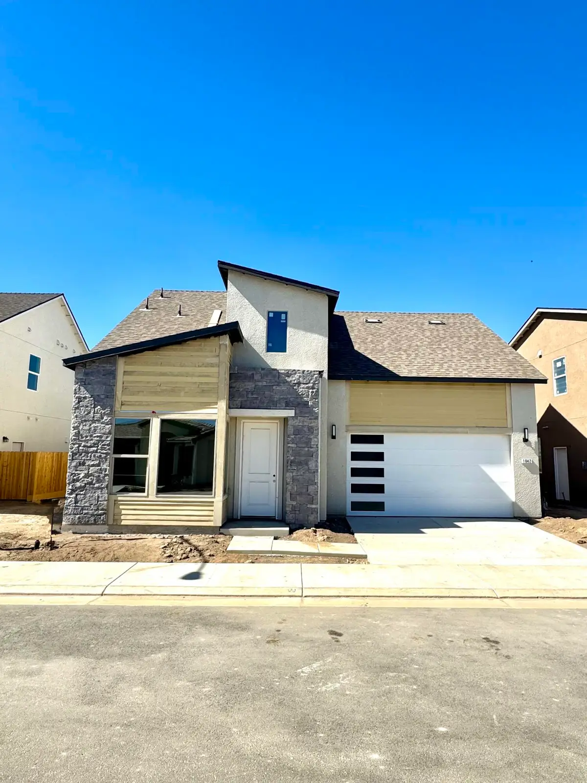 1042 Madrid Avenue, Tulare, CA 93274 - #1