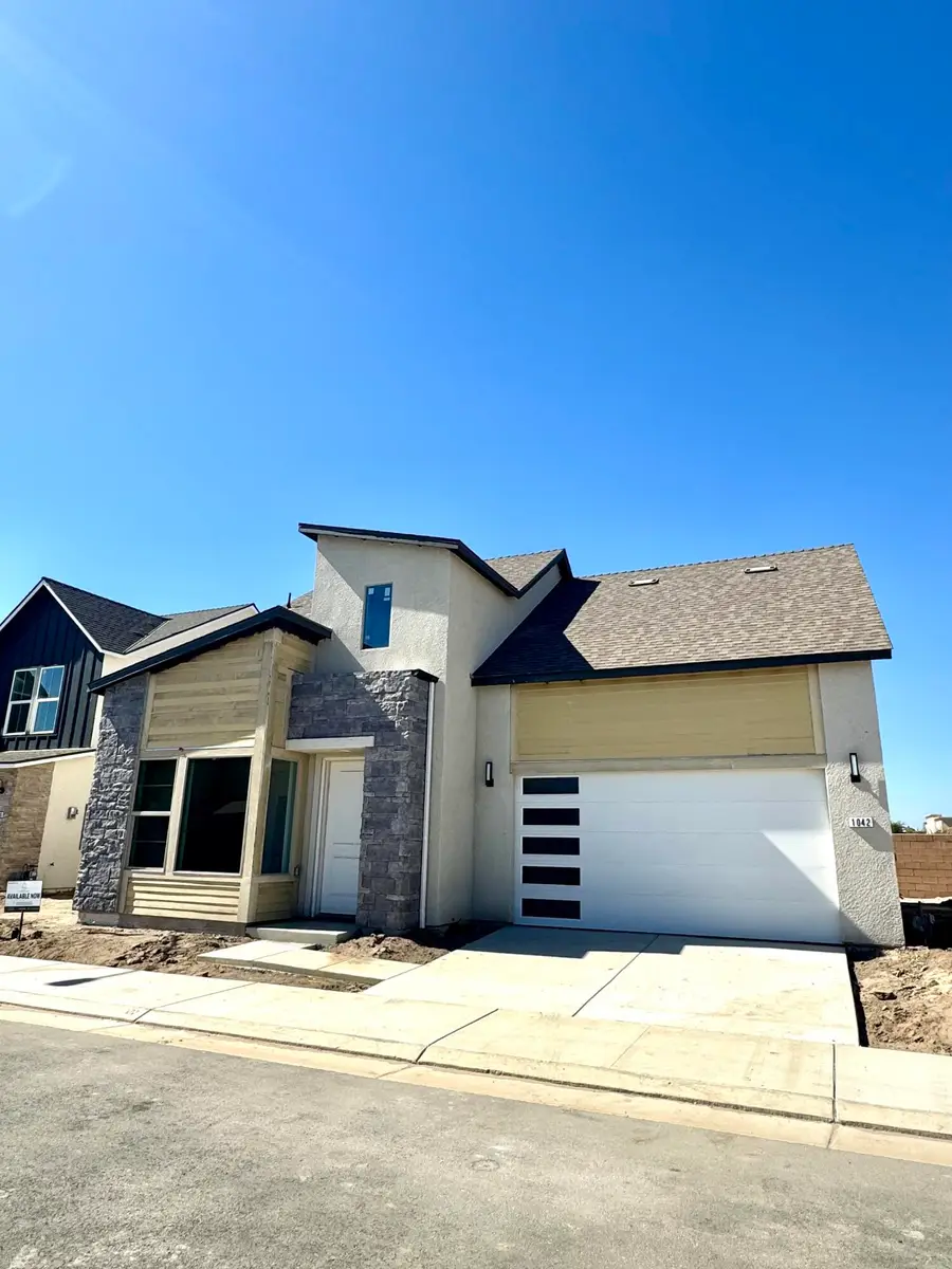 1042 Madrid Avenue, Tulare, CA 93274 - #2