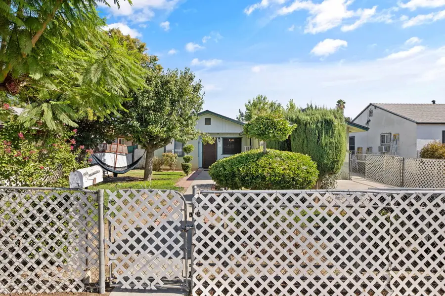1132 W Prospect Avenue, Visalia, CA 93291 - #2