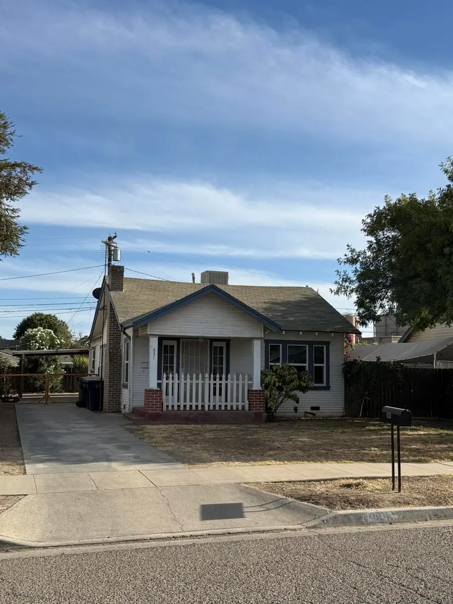 631 E Ventura Avenue, Tulare, CA 93274 - #2