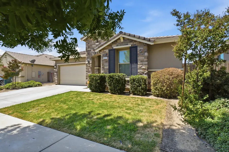 587 Montana De Oro Street, Tulare, CA 93274 - #3