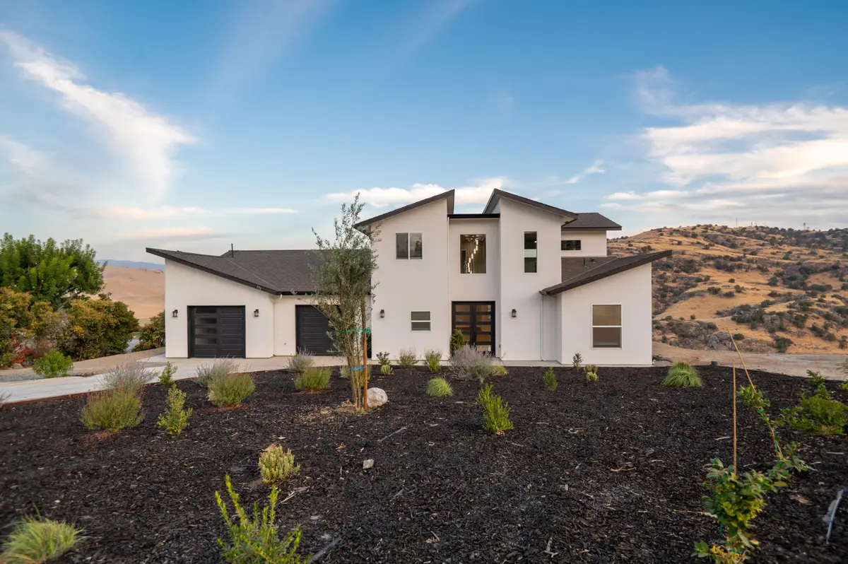 556 High Sierra Drive, Exeter, CA 93221 - #1