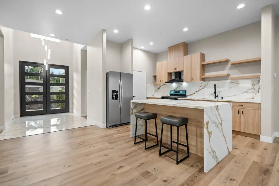 556 High Sierra Drive, Exeter, CA 93221 - #3