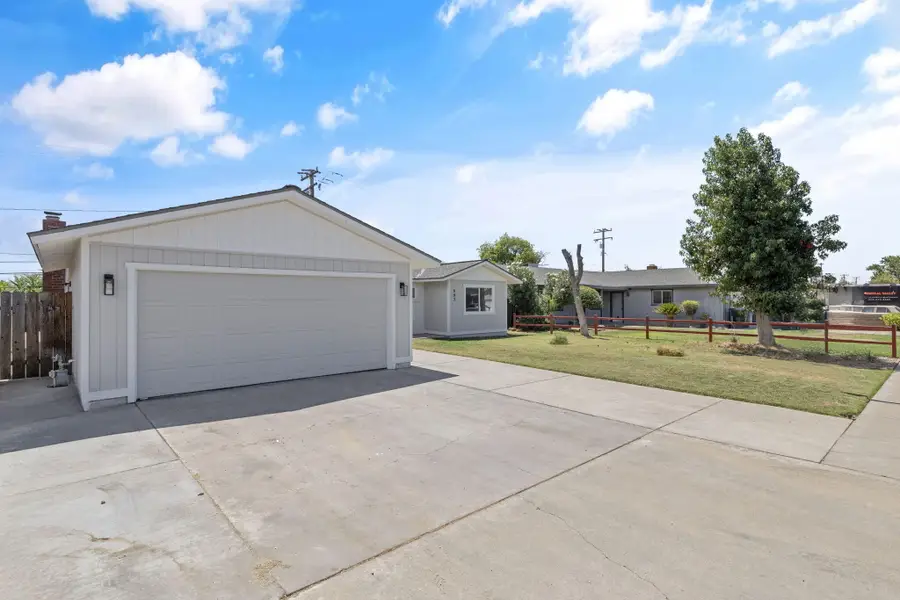 883 Clover Lane, Hanford, CA 93230 - #2