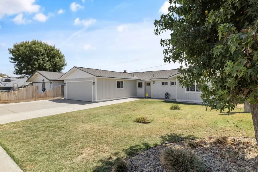 883 Clover Lane, Hanford, CA 93230 - #3
