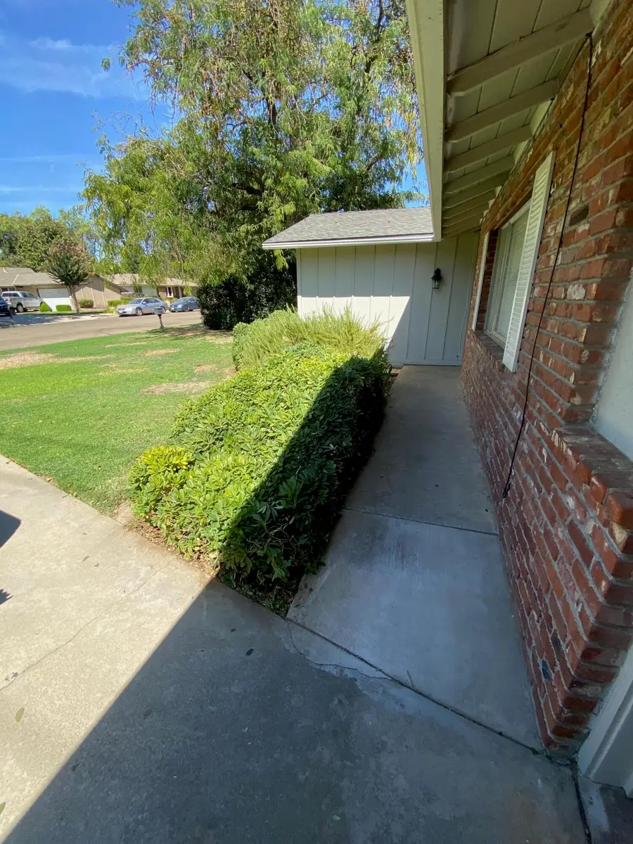 1307 E Loftus Lane, Fresno, CA 93710 - #3