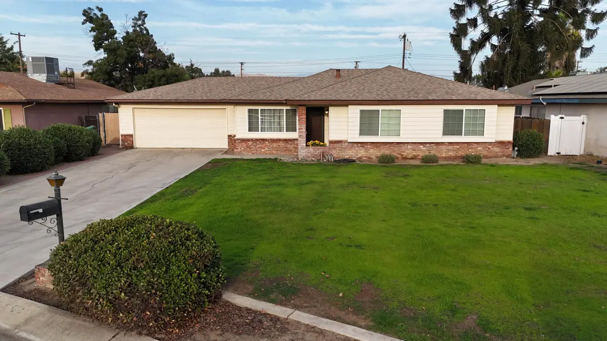 1522 N Westside Street, Porterville, CA 93257 - #1