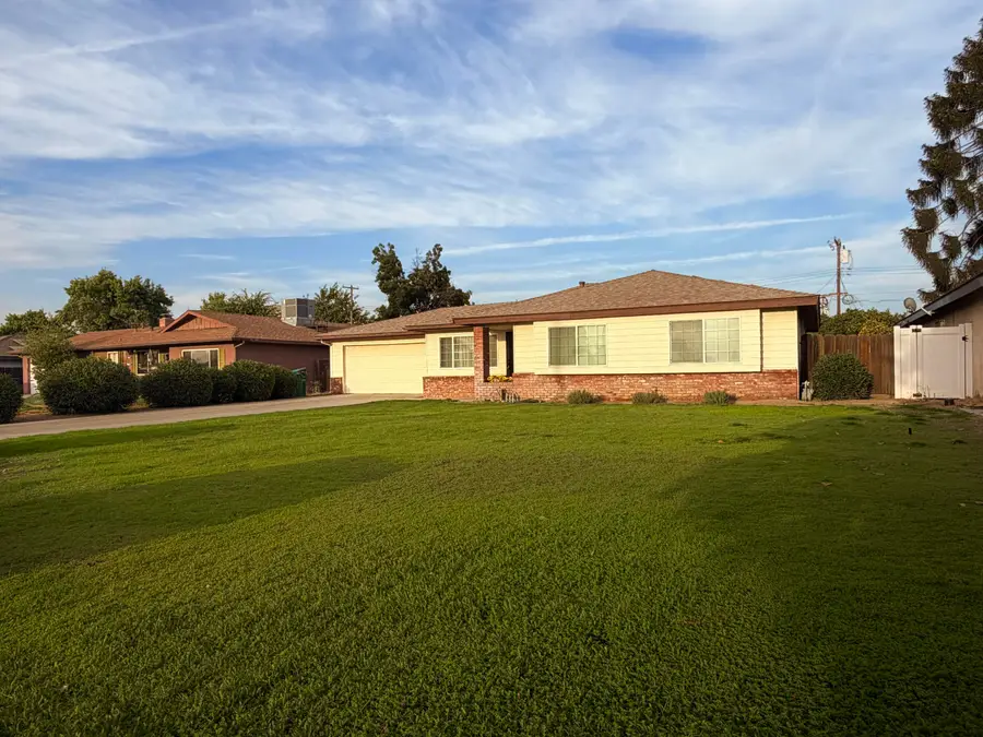 1522 N Westside Street, Porterville, CA 93257 - #2