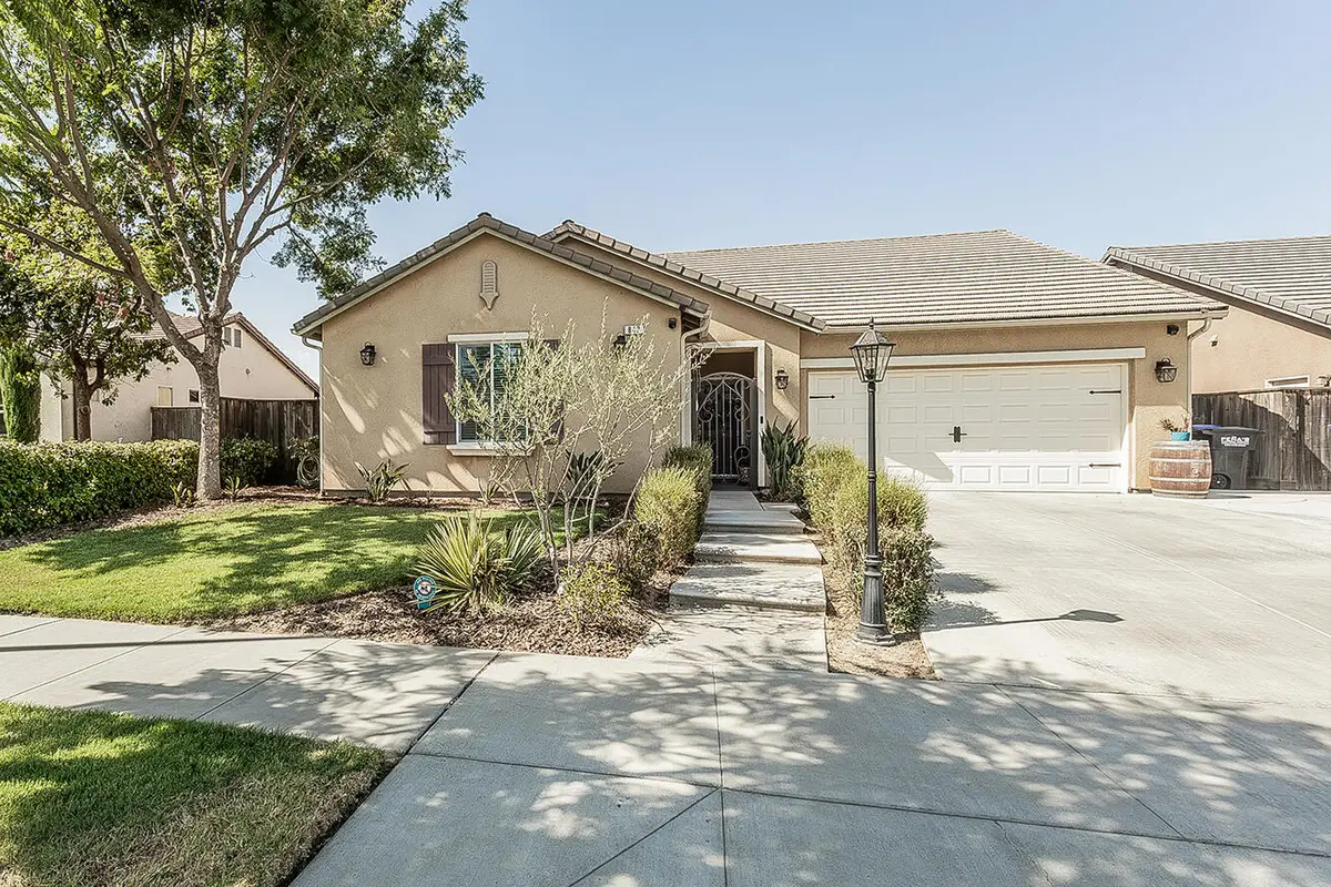 843 Bellis Avenue, Dinuba, CA 93618 - #1