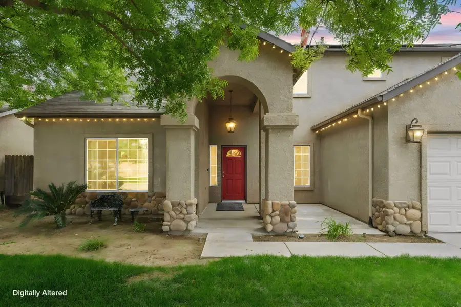 600 W Lake Street, Kingsburg, CA 93631 - #3