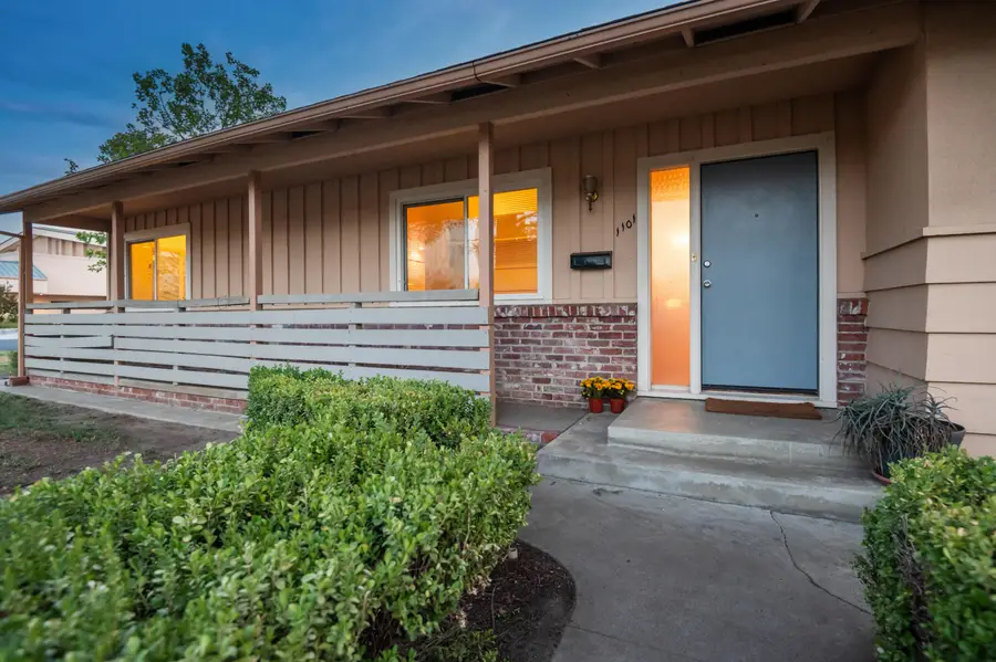 1101 W Laurel Avenue, Visalia, CA 93277 - #2