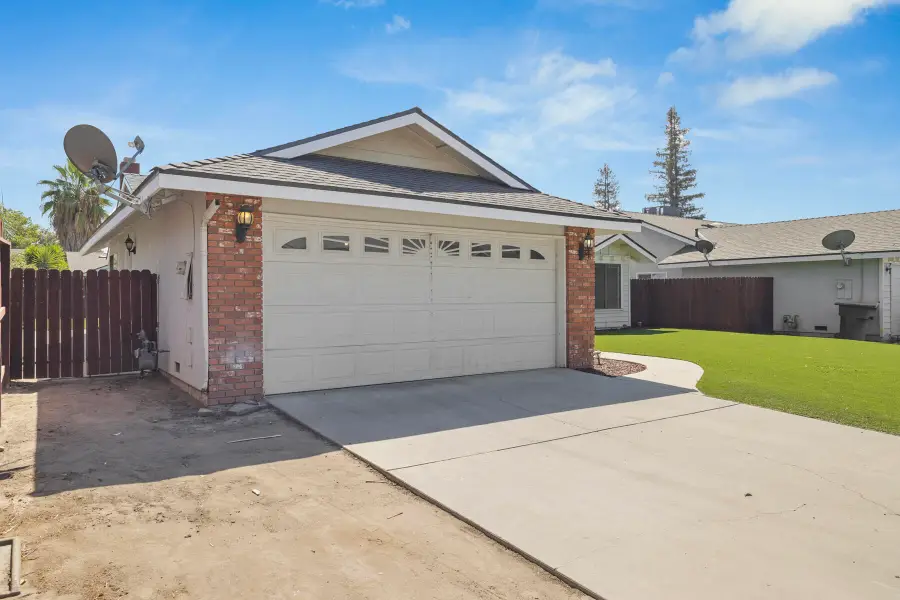 432 Parkview Court, Tulare, CA 93274 - #3