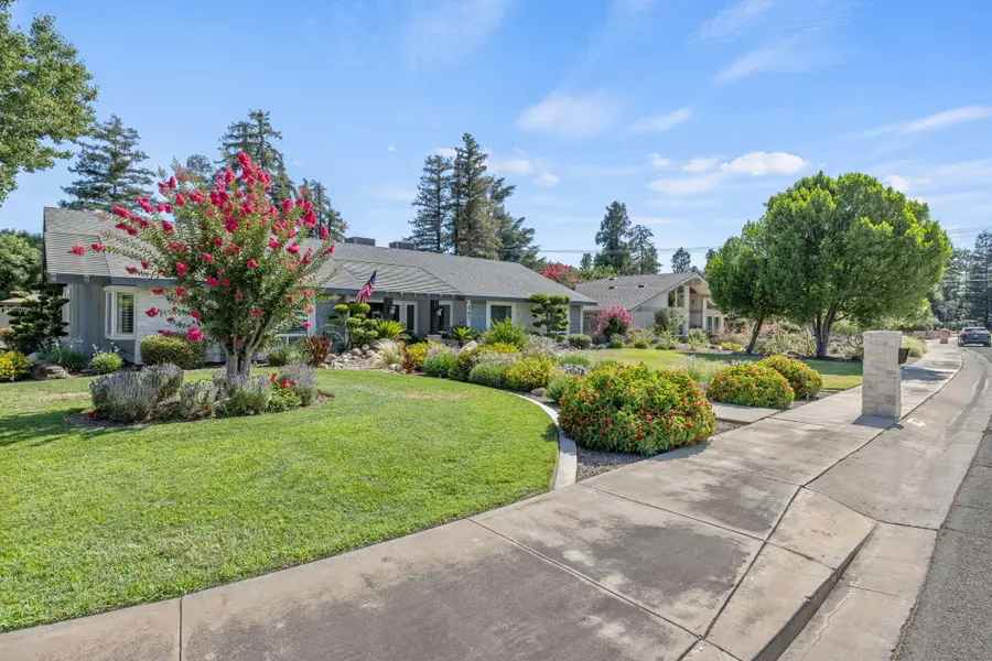 587 E Camelia Avenue, Tulare, CA 93274 - #2