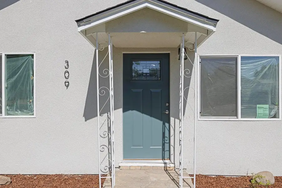 309 S Quince Avenue, Exeter, CA 93221 - #2