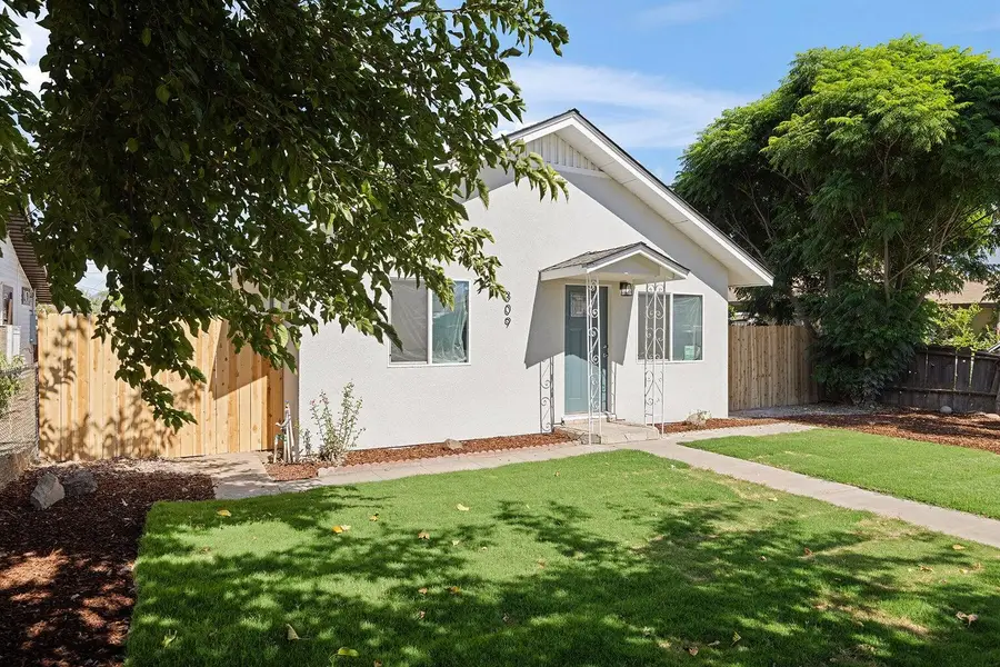 309 S Quince Avenue, Exeter, CA 93221 - #3