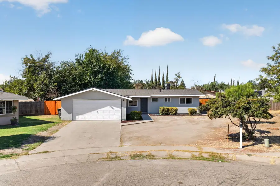 125 W Sunnyview Avenue, Visalia, CA 93291 - #2