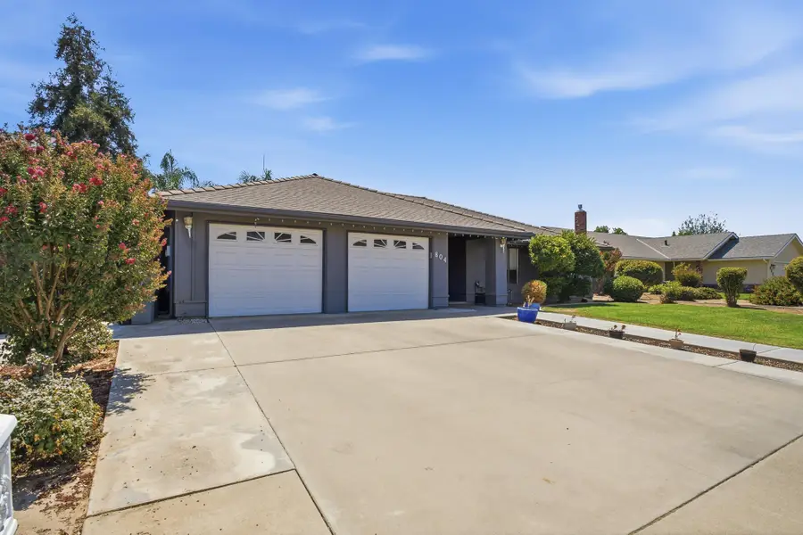 804 Woods Place, Exeter, CA 93221 - #2
