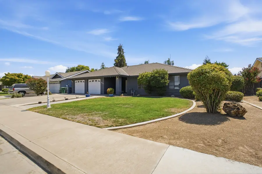 804 Woods Place, Exeter, CA 93221 - #3