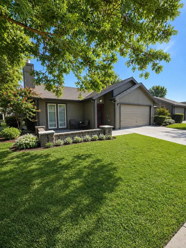 2520 E Tulare Avenue, Visalia, CA 93292