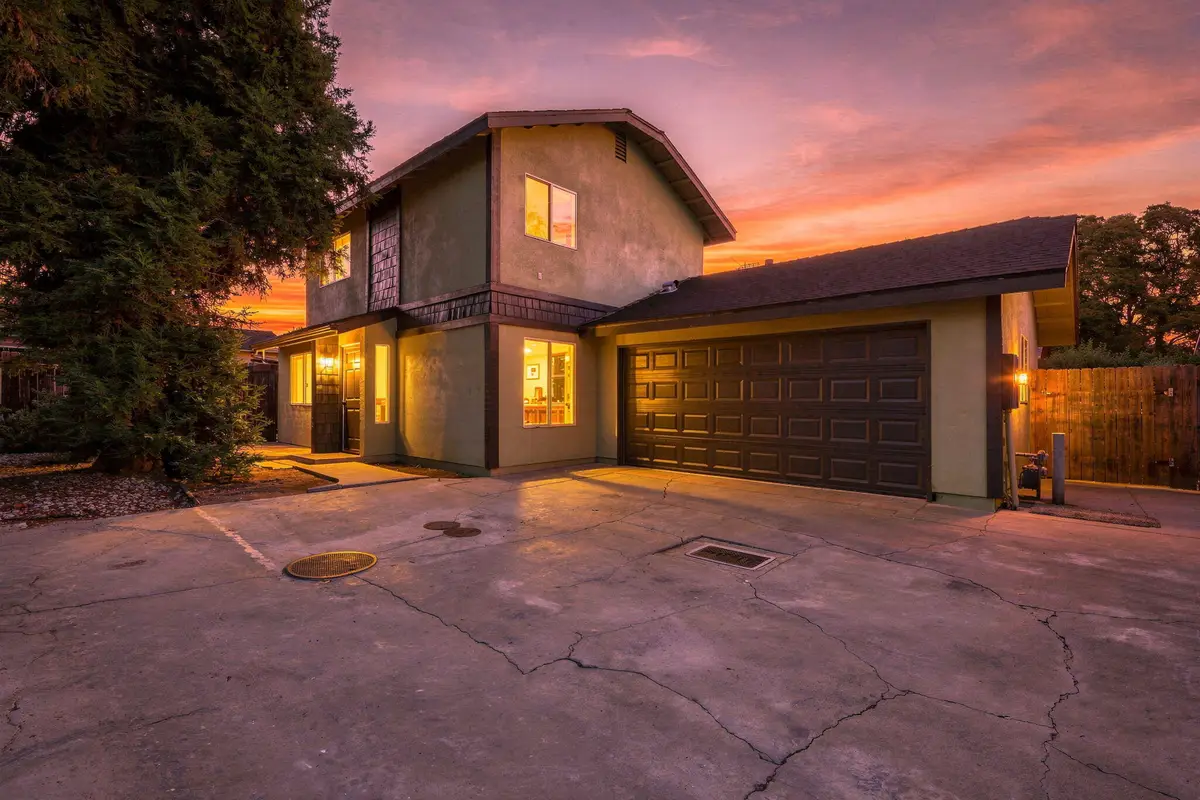 1824 E Cross Avenue, Tulare, CA 93274 - #1