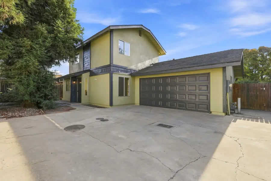 1824 E Cross Avenue, Tulare, CA 93274 - #2