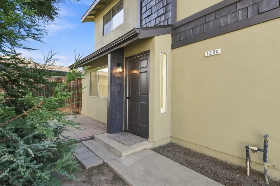 1824 E Cross Avenue, Tulare, CA 93274 - #3