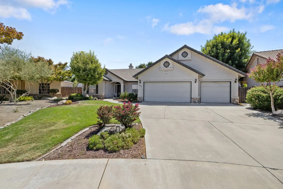 523 W Country Court, Visalia, CA 93277 - #1