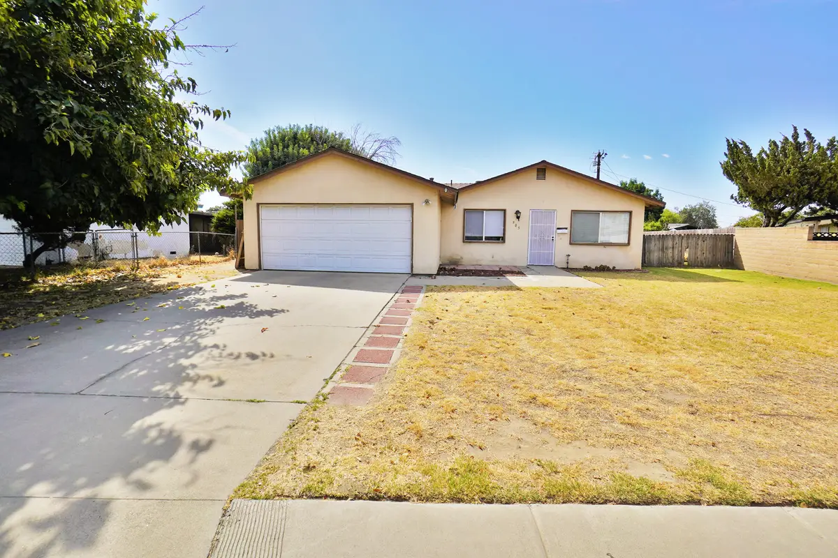 905 E Florinda Street, Hanford, CA 93230 - #1