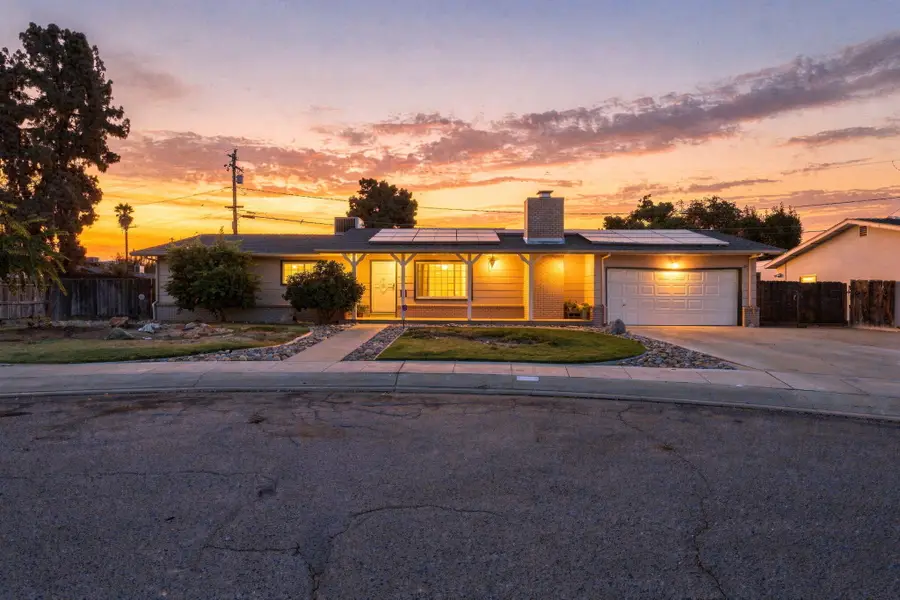 1738 W Monte Vista Avenue, Visalia, CA 93277 - #3