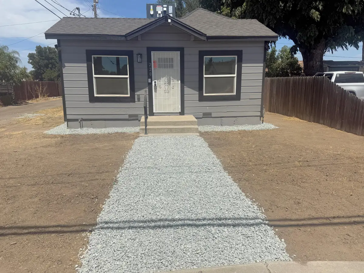 220 W Cross Avenue, Tulare, CA 93274 - #1