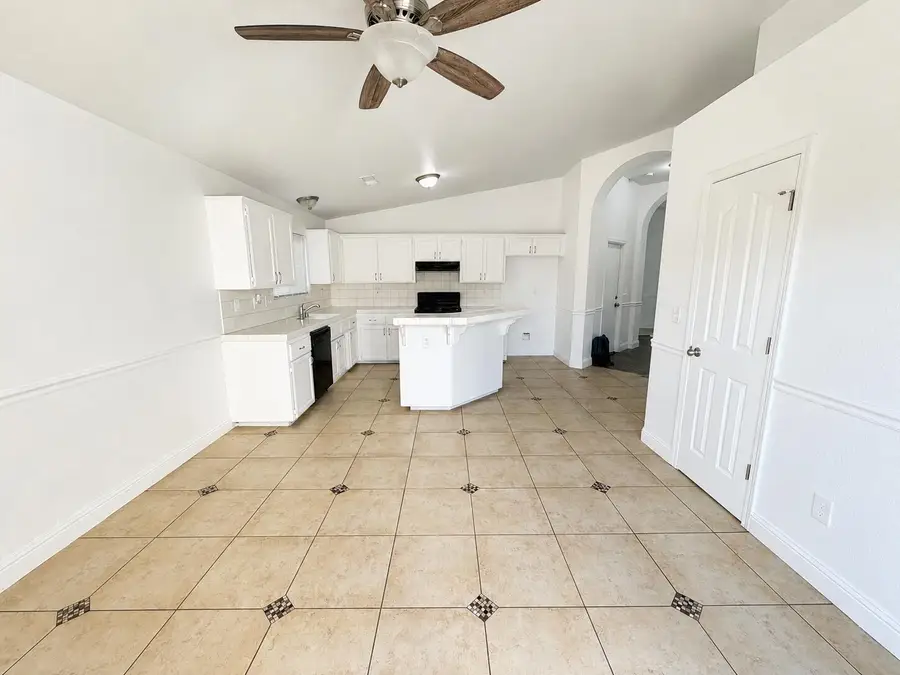 857 Isaac Newton Drive, Hanford, CA 93230 - #2