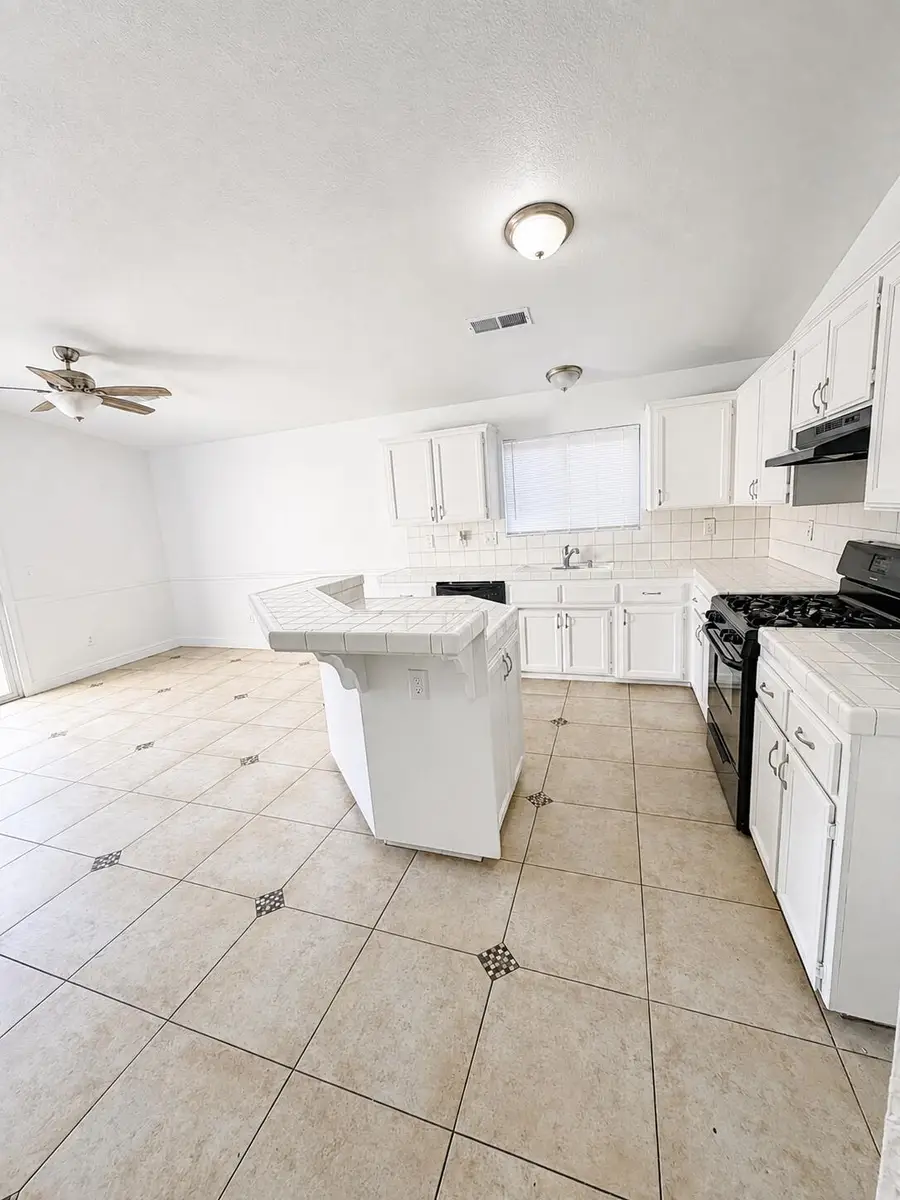 857 Isaac Newton Drive, Hanford, CA 93230 - #3