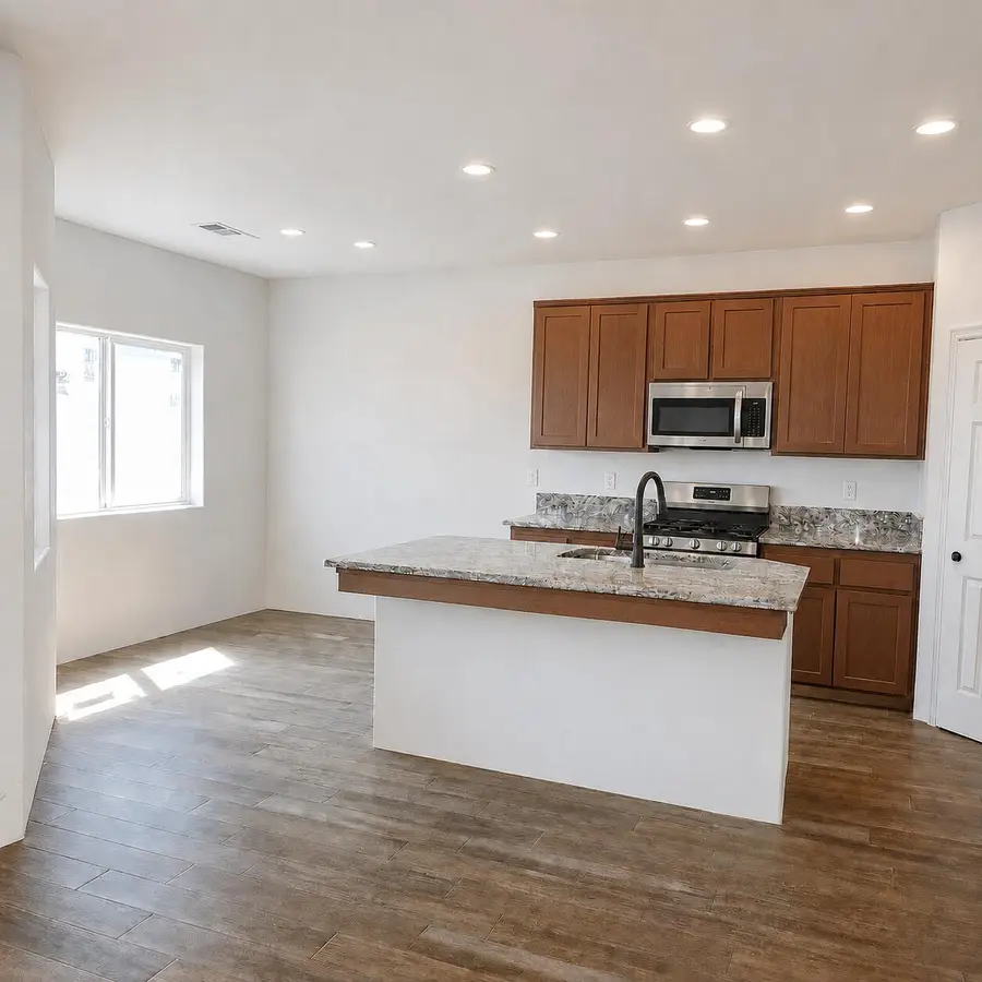 933 E Seeger Avenue, Visalia, CA 93292 - #3