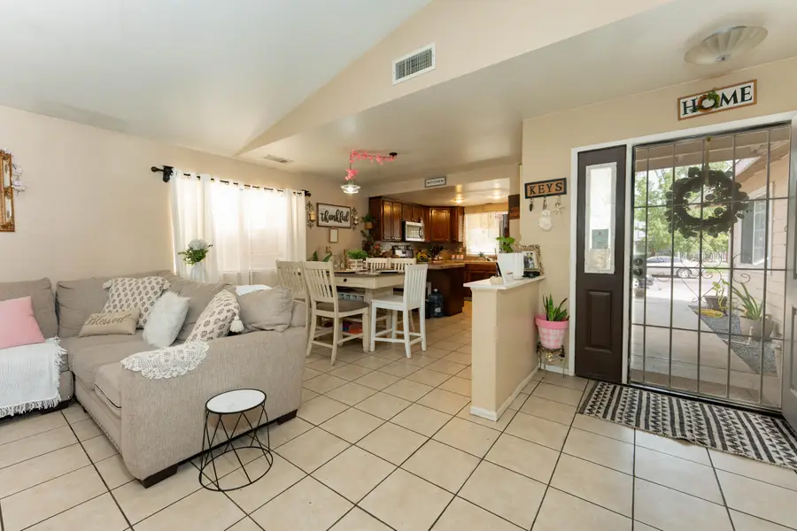 1131 W Madalyn Avenue, Tulare, CA 93274 - #3