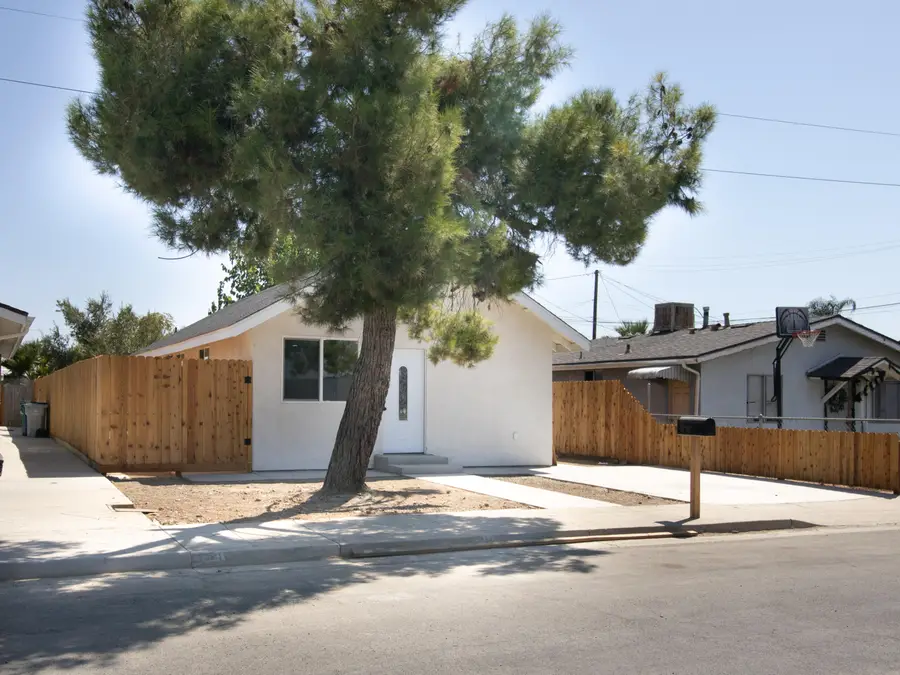332 W Frazier Street, Lindsay, CA 93247 - #3