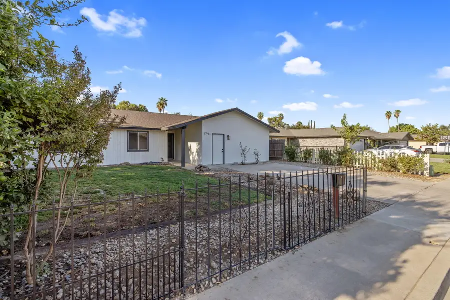 1741 W Vine Avenue, Visalia, CA 93291 - #3