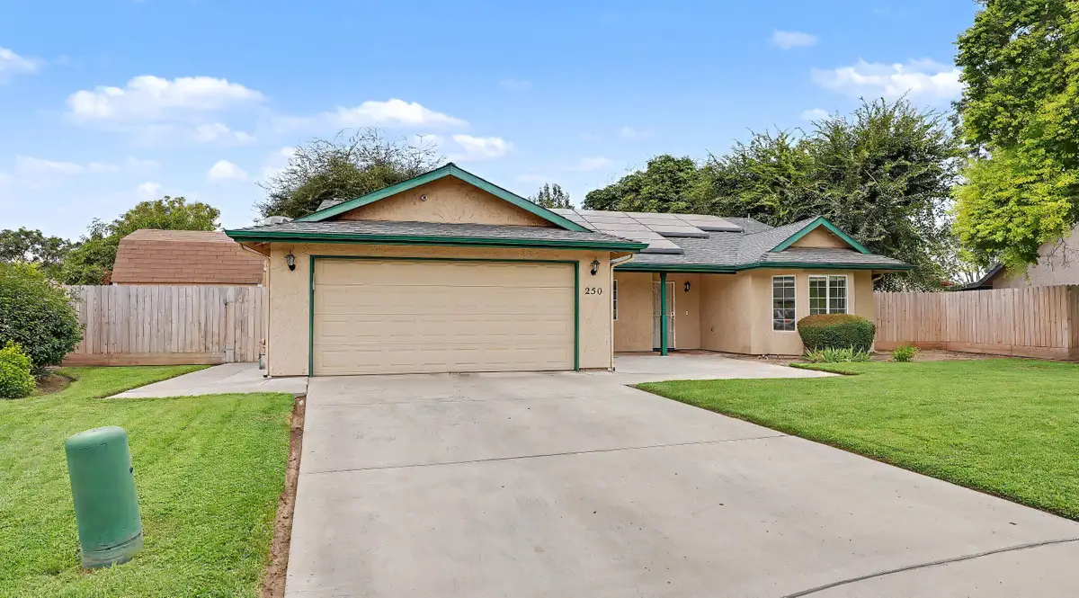 250 W Loyola Avenue, Visalia, CA 93277 - #1