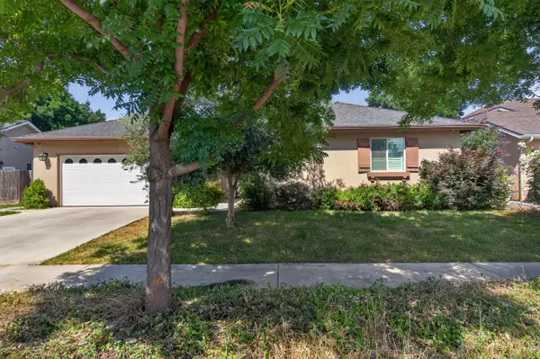 2113 S Columbus Court, Visalia, CA 93277